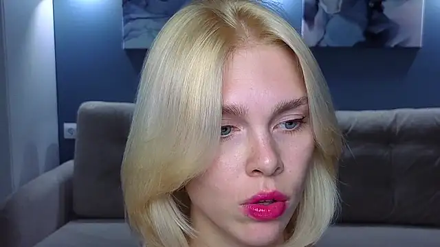 Maya Morrow online show from October 18, 7:04 pm