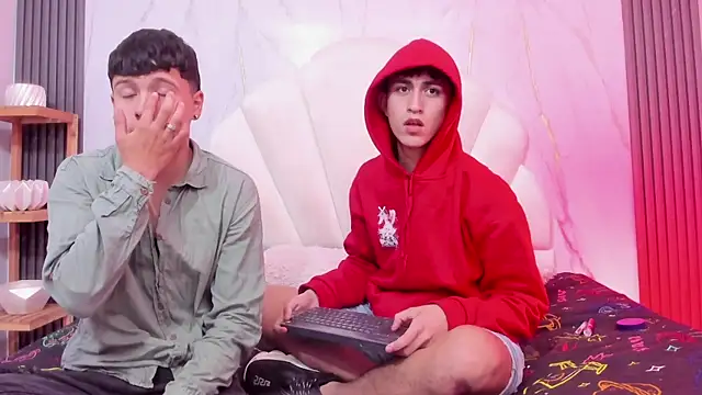 hoot booys  online show from December 14, 8:47 pm