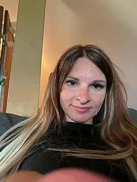 kinkysarahx online show from May 22, 4:27 pm