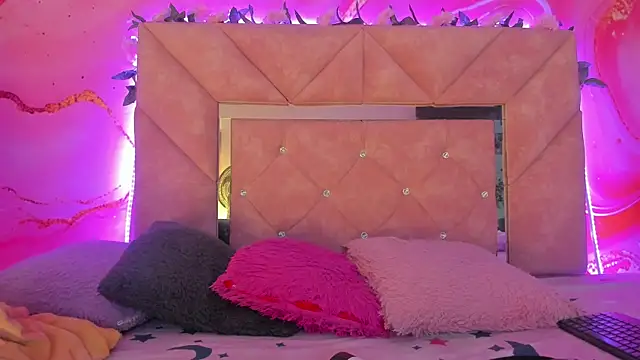 mia  blaze   online show from January 12, 3:01 am