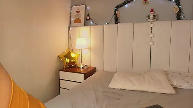 Alanawestt online show from December 5, 8:32 pm