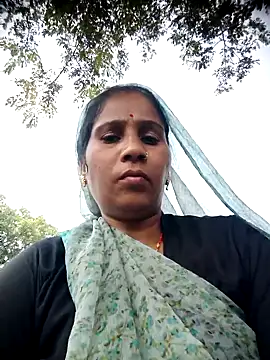 Snapshot of OliveGreen22 chatting on October 21, 6:06 am OliveGreen22 online show from October 21, 6:06 am