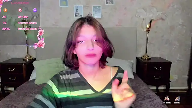 A Skyy online show from November 19, 8:31 pm