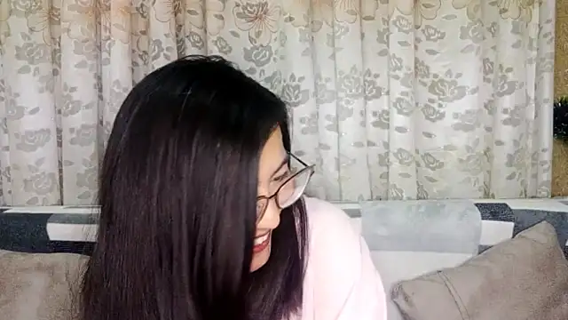 LinneaHyles online show from December 22, 3:48 pm