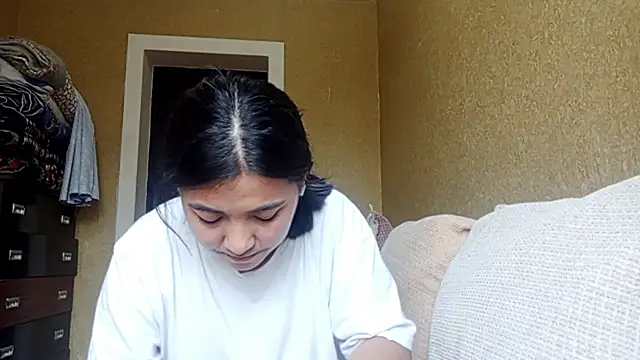 LinneaHyles online show from October 31, 7:12 am