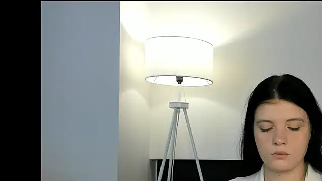 DelilahNifong online show from October 18, 8:17 am