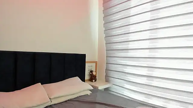 melanie roux   online show from May 26, 12:59 pm