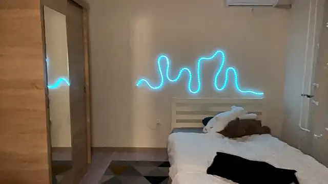 MyraLitterers online show from February 6, 4:54 pm