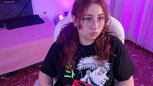 littlee red online show from May 16, 8:30 pm