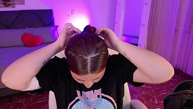 littlee red online show from February 13, 8:10 pm