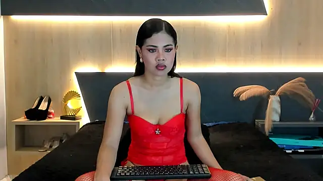 LorenaVarga online show from May 17, 7:35 pm