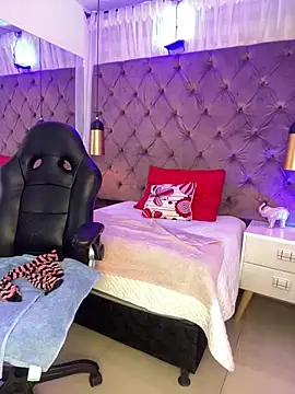 Orianabluee  online show from January 7, 7:28 pm