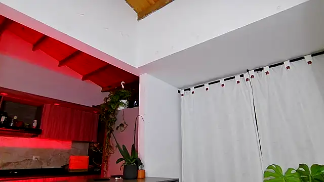 valeriahornier online show from May 26, 2:44 am