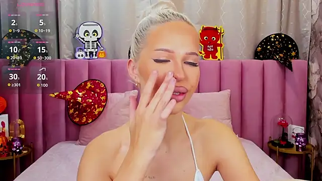 KailaCrystall online show from November 1, 1:43 am