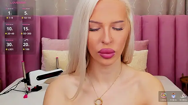 KailaCrystall online show from December 2, 2:13 am