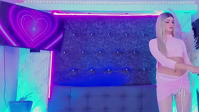 Queens Wonders Blonders online show from January 12, 10:42 am