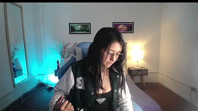Betsy   online show from October 19, 10:01 pm