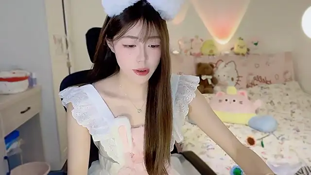 Onecutelittle online show from November 14, 6:02 am