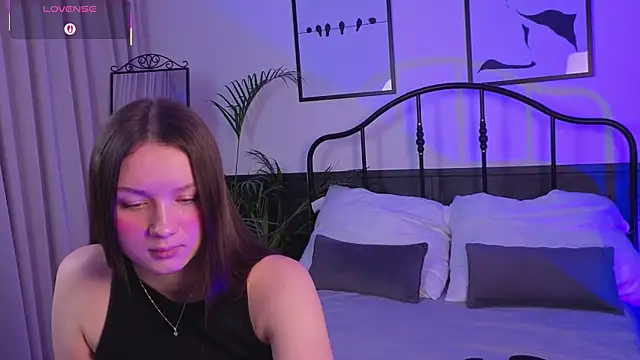 LunaMim online show from December 19, 3:48 pm