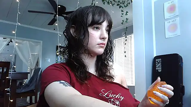 Trickylucy555 online show from June 24, 6:18 pm