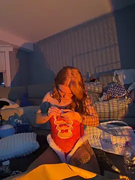 Ellieskyyee1 online show from December 19, 9:40 pm