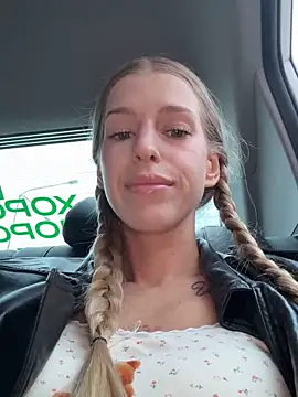 kira mia online show from March 16, 3:49 pm