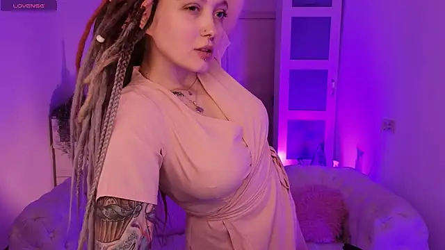 Kiki shay online show from November 19, 3:01 pm