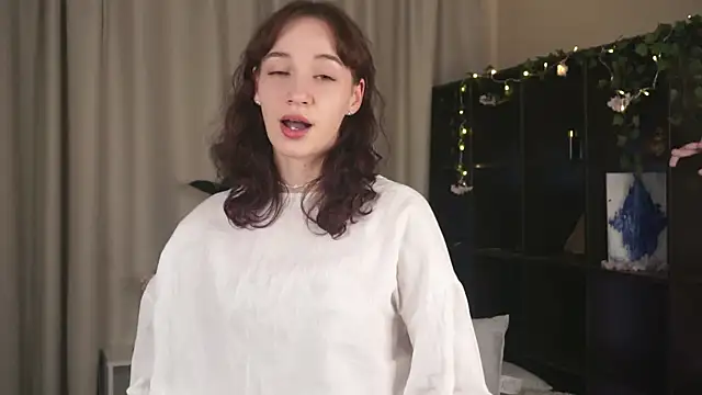 PeachyTwirl online show from October 21, 12:47 am