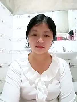 lisa-bae00 online show from May 9, 6:37 am