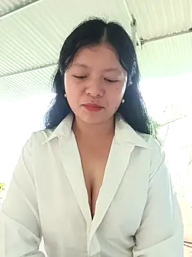 lisa-bae00 online show from May 4, 5:55 am