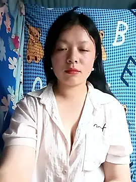 lisa-bae00 online show from May 11, 2:45 pm