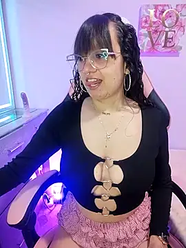 Pinkvixen69 online show from May 4, 5:39 pm