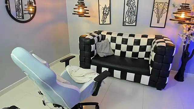 Bianca Millf online show from May 18, 4:07 am