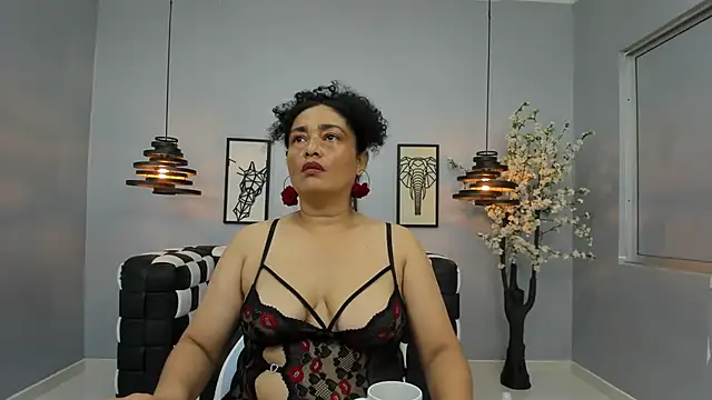 Bianca Millf online show from May 7, 3:55 am