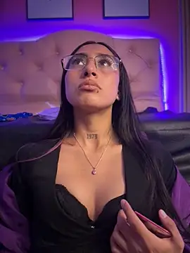 Violeet-Smith online show from October 21, 2:43 pm