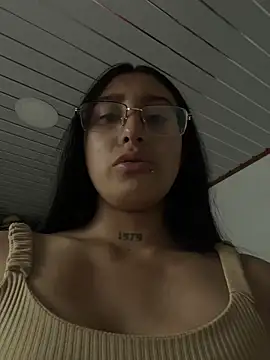 Violeet-Smith online show from April 2, 5:21 pm