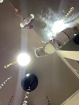 Violeet-Smith online show from December 19, 5:38 pm