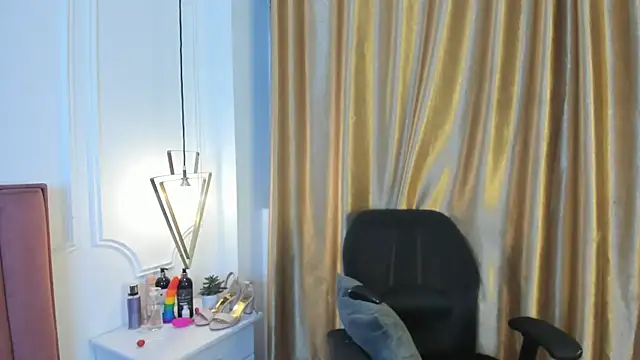 Celina Kyle1 online show from November 15, 9:27 pm