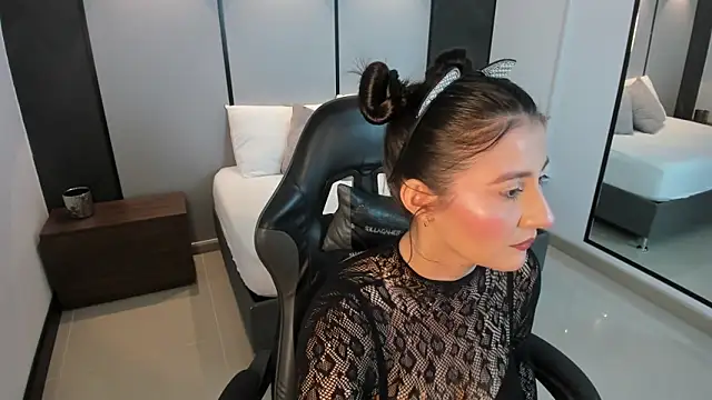 mia collins96 online show from May 21, 2:42 am