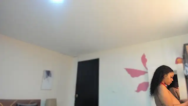 YariRose online show from March 16, 2:21 pm