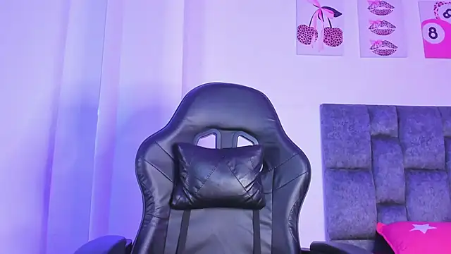 kittymonroe1 online show from May 24, 6:18 pm