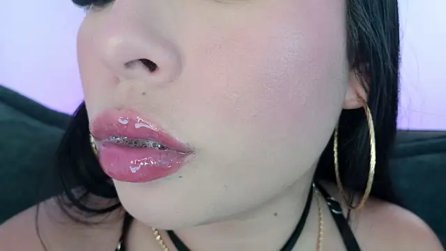 mia roux1 online show from May 17, 12:10 am