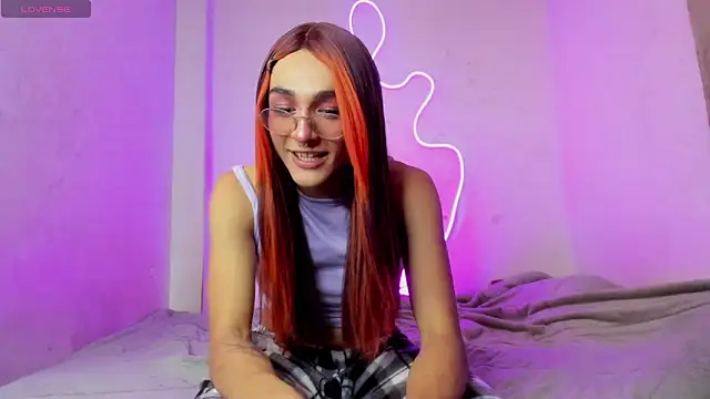 Mika  velvet online show from November 1, 4:33 pm