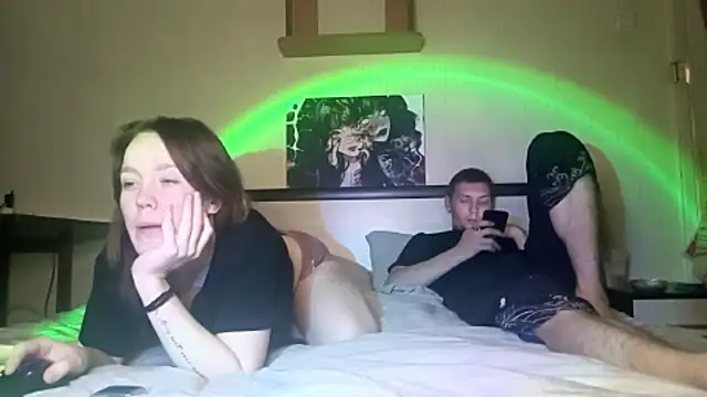 Jenny Couple online show from November 17, 8:31 pm