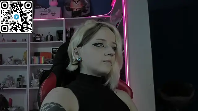 Holy Mistress S online show from May 3, 8:39 am
