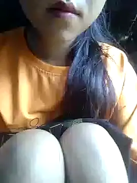 Quynhsumon online show from October 30, 1:30 am