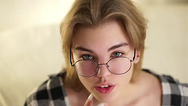 MelodyBaur online show from December 3, 11:56 am