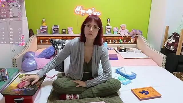  HeraLuna  online show from February 5, 9:18 pm