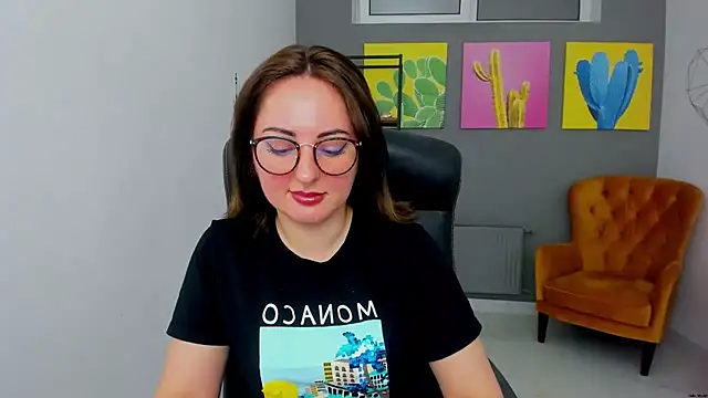 NoraSimons online show from June 17, 4:47 am