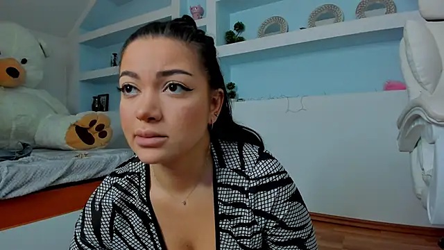 juliexxx online show from May 24, 4:44 am